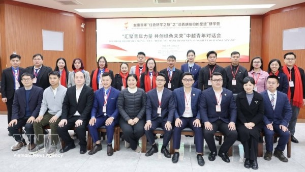 Vietnam-China youth dialogue forum convenes to join hands in building green future
