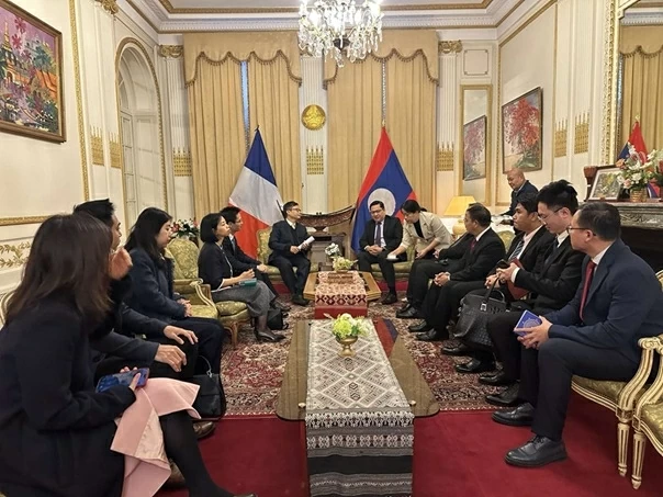 Vietnamese Ambassador to France Trinh Duc Hai pays courtesy visit to Lao Ambassador