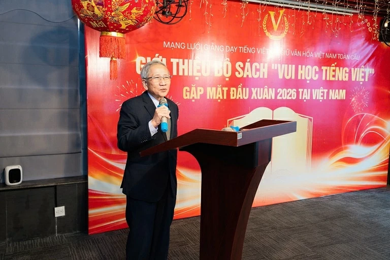 The 'Vui hoc tieng Viet' book series: A new bridge to preserve the mother tongue abroad