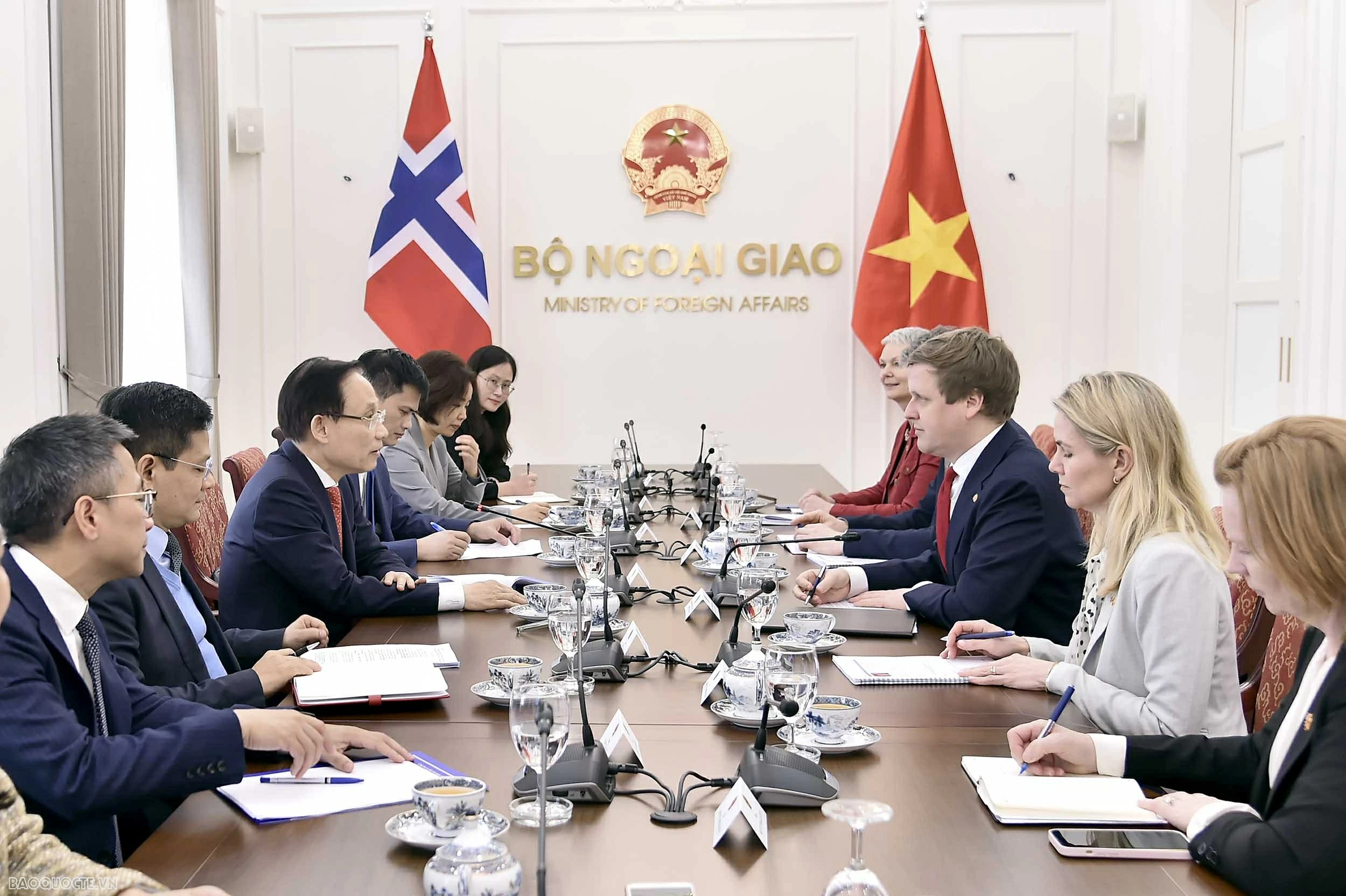 Foreign Minister Le Hoai Trung receives Norwegian Minister of International Development in Hanoi