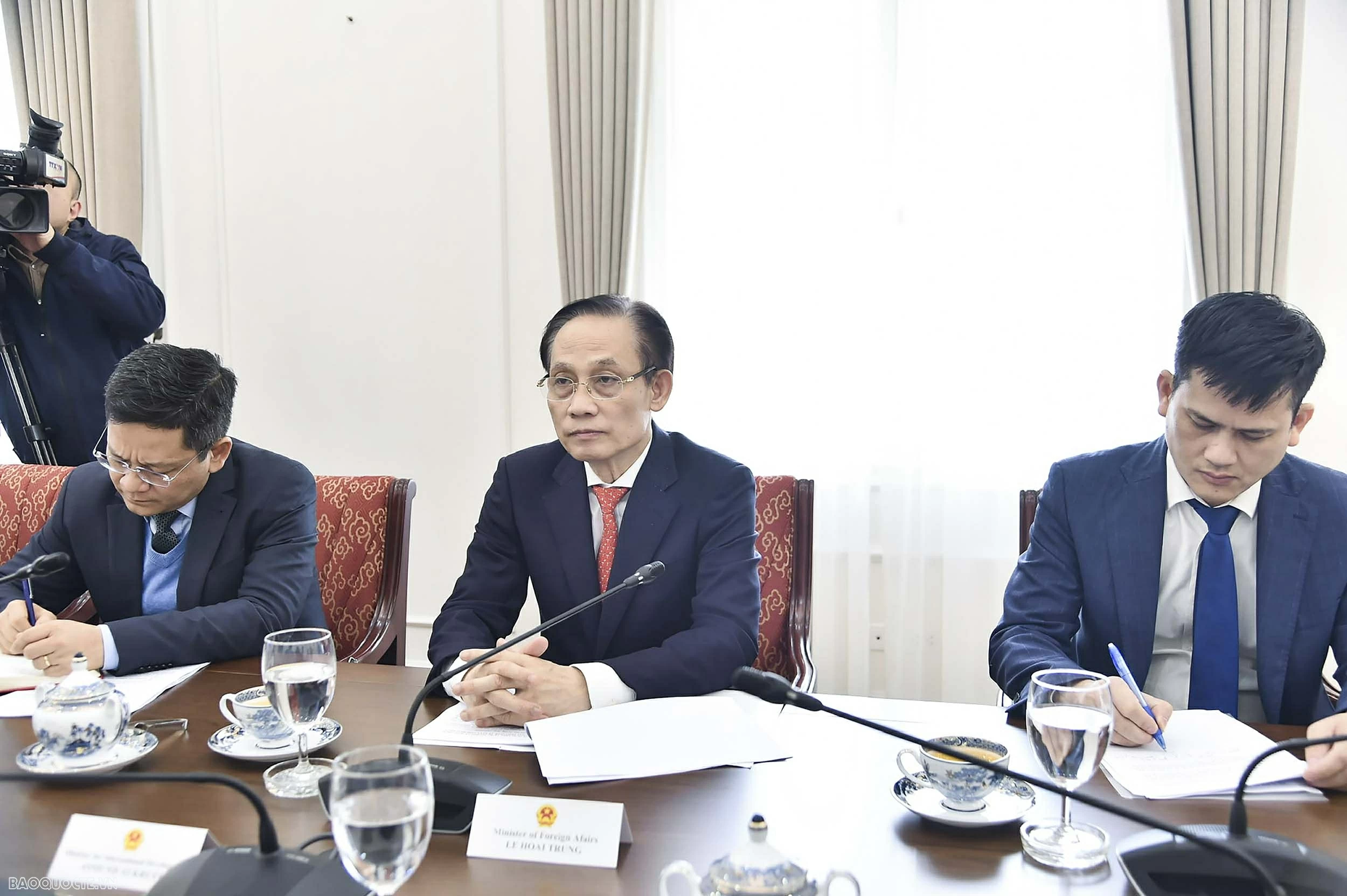 Foreign Minister Le Hoai Trung receives Norwegian Minister of International Development in Hanoi