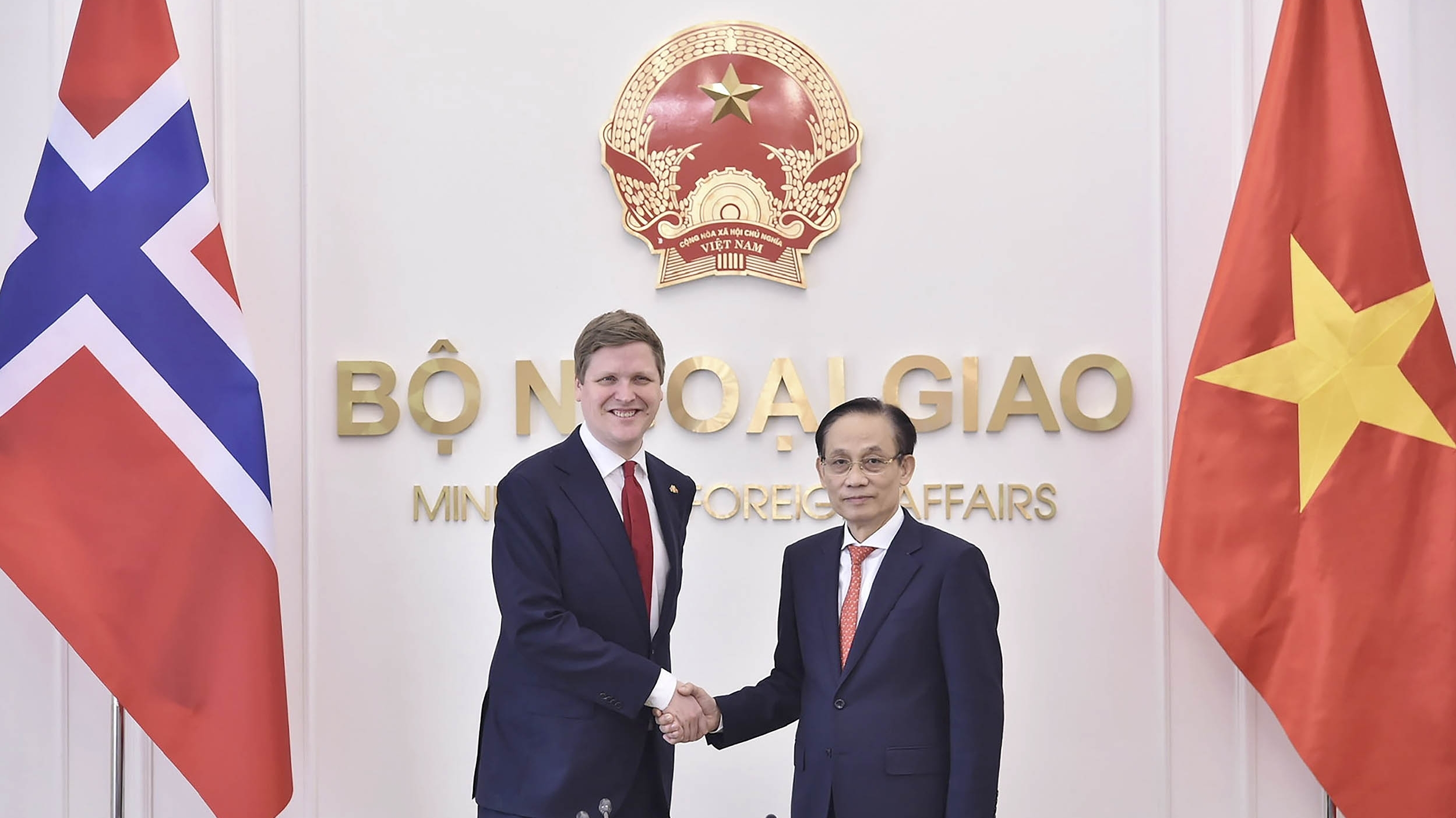 Foreign Minister Le Hoai Trung receives Norwegian Minister of International Development in Hanoi