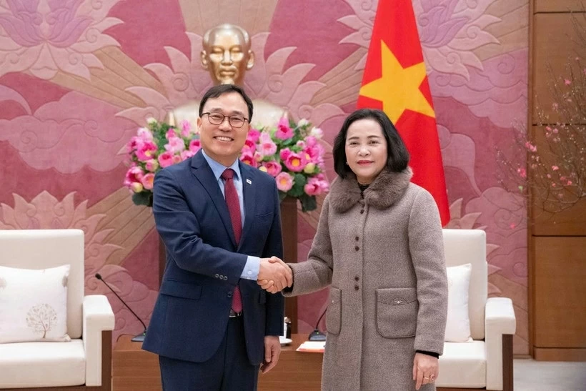 NA Vice Chairwoman receives RoK Ambassador