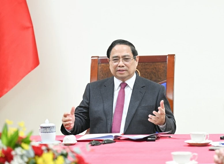 Prime Minister Pham Minh Chinh holds phone talks with Singaporean Prime Minister Lawrence Wong