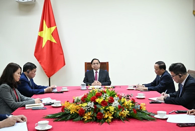 Prime Minister Pham Minh Chinh holds phone talks with Singaporean Prime Minister Lawrence Wong