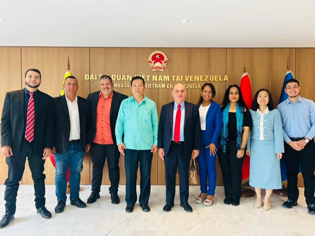 Venezuela political forces congratulate the success of the 14th Party Congress at Vietnamese Embassy