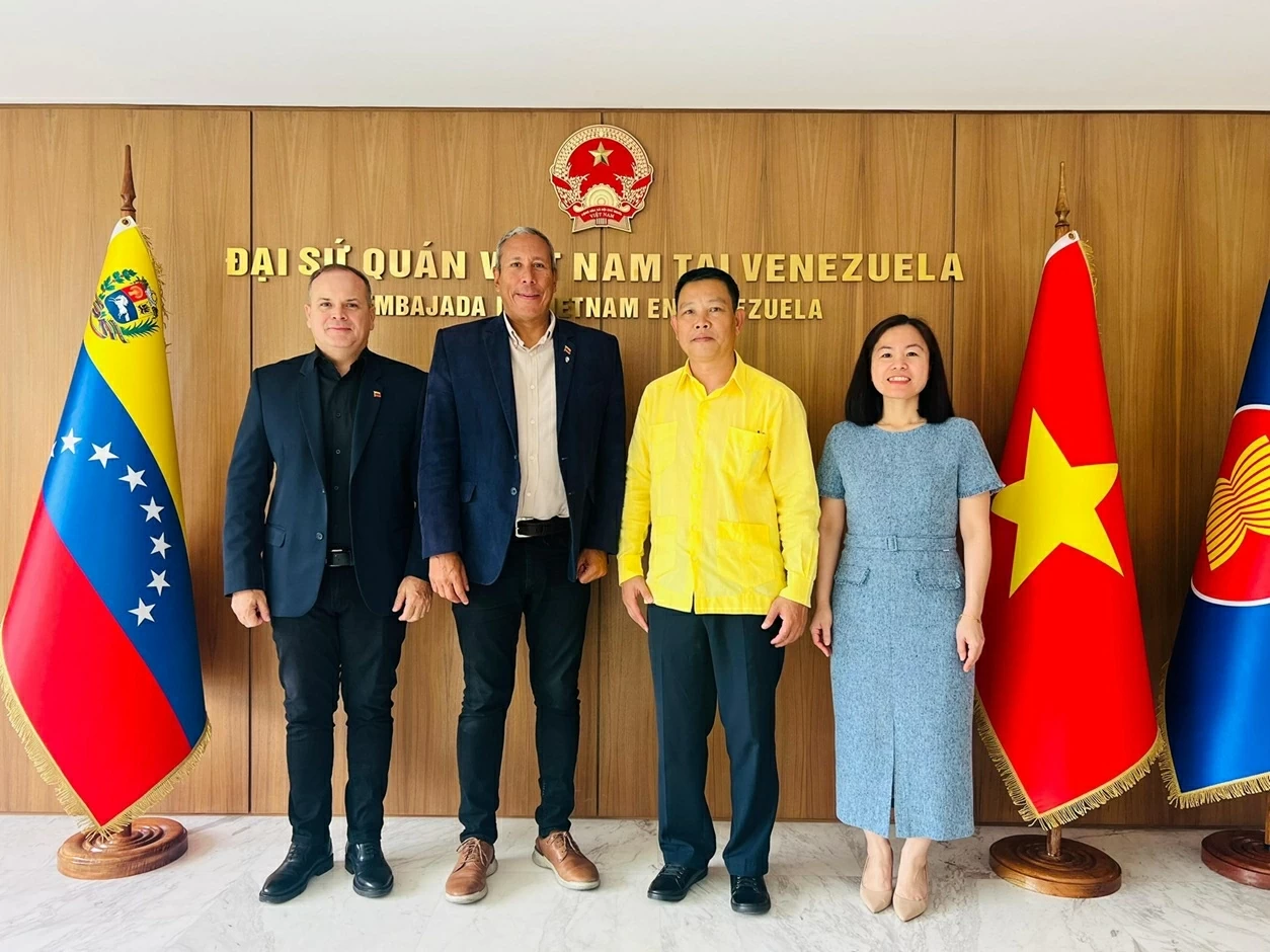 Venezuela political forces congratulate the success of the 14th Party Congress at Vietnamese Embassy