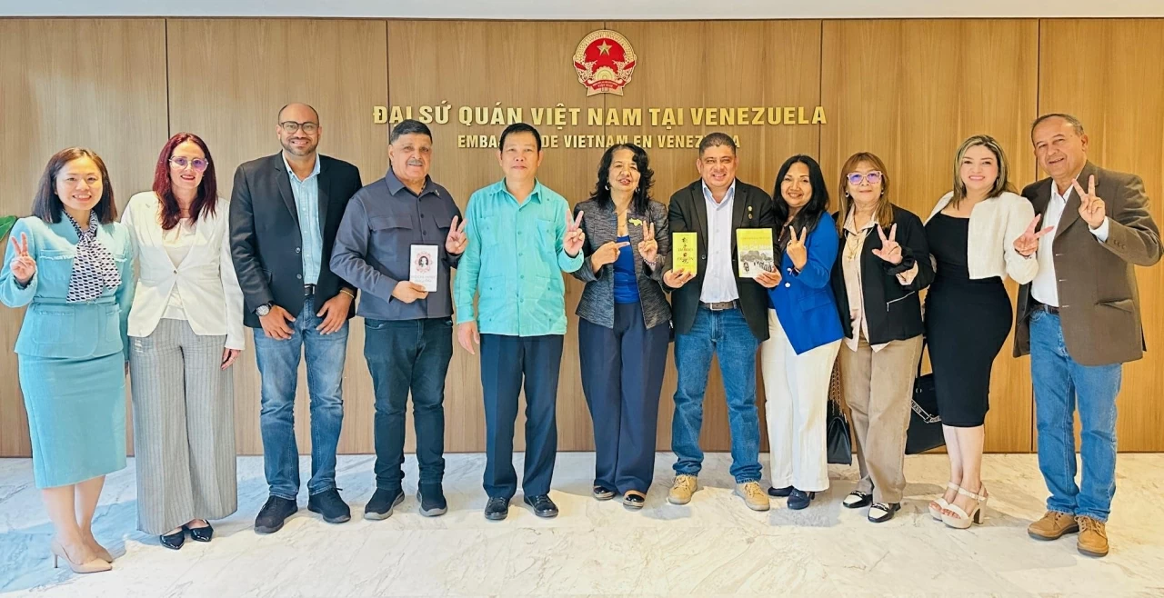 Venezuela political forces congratulate the success of the 14th Party Congress at Vietnamese Embassy
