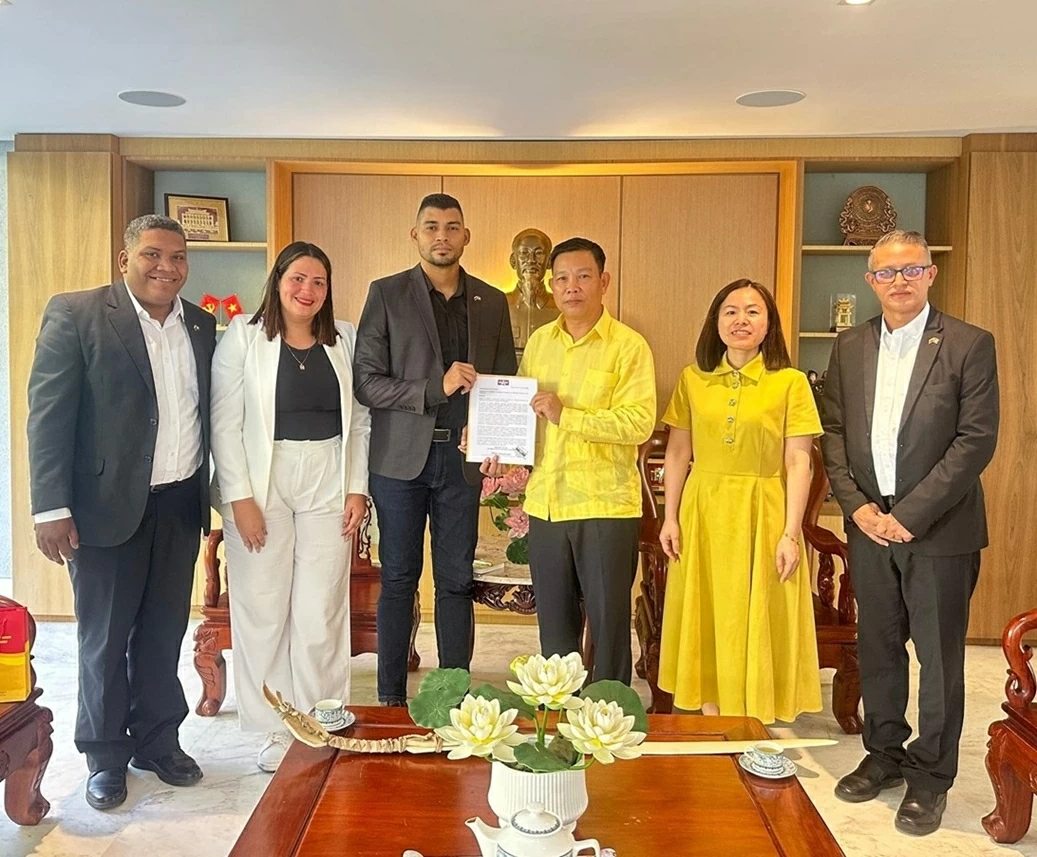 Venezuela political forces congratulate the success of the 14th Party Congress at Vietnamese Embassy