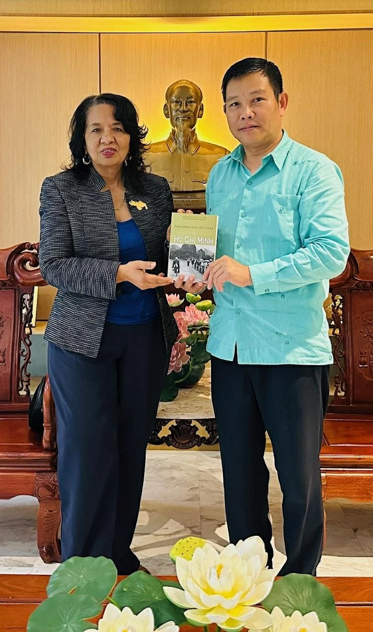 Venezuela political forces congratulate the success of the 14th Party Congress at Vietnamese Embassy