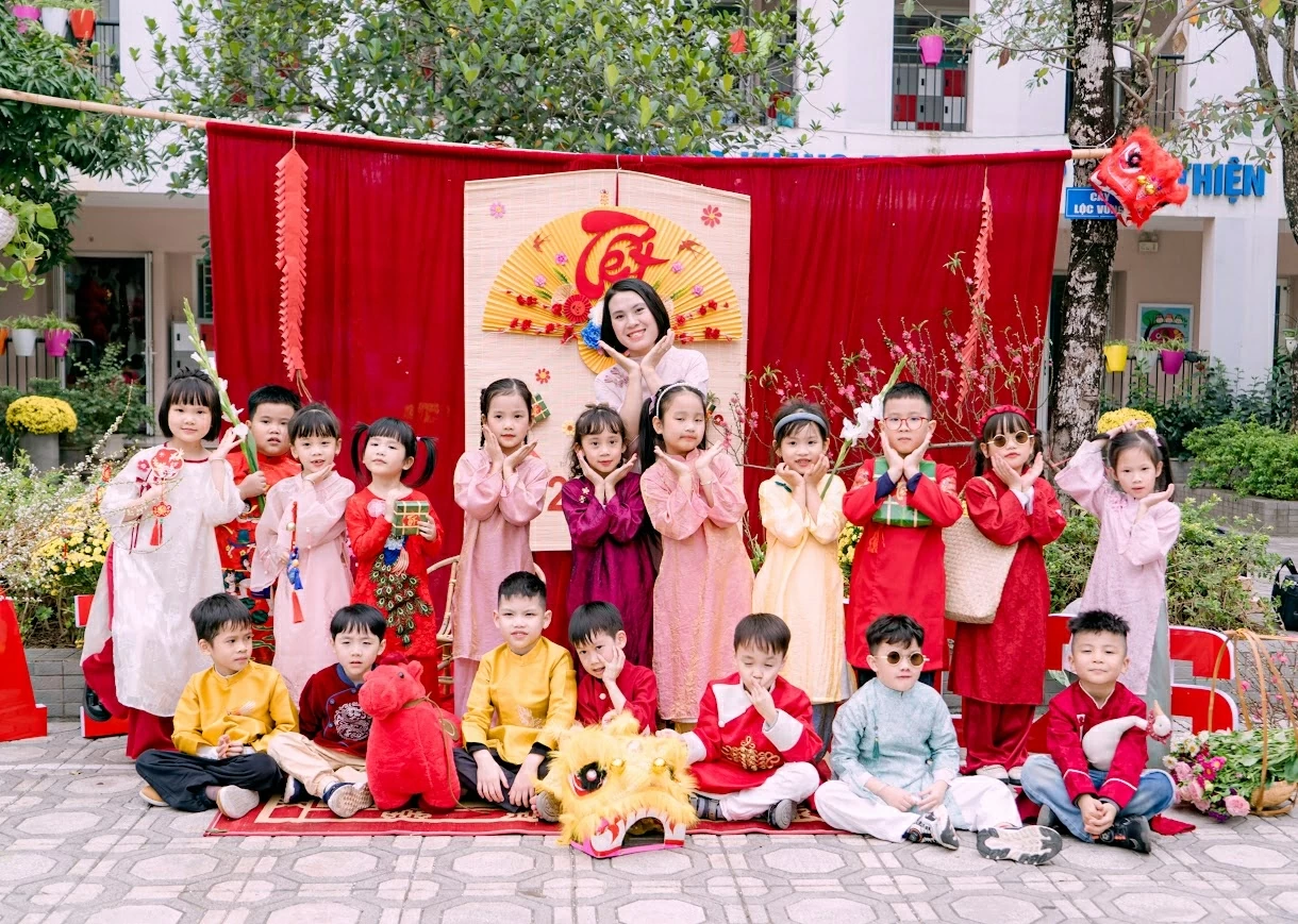 Lunar New Year Tet and traditional values in the technological era