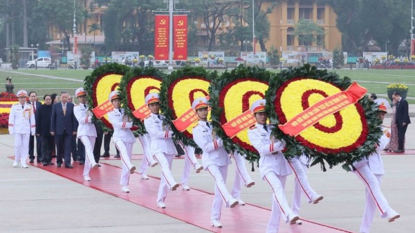 Party, State leaders pay tribute to President Ho Chi Minh ahead of Lunar New Year Tet