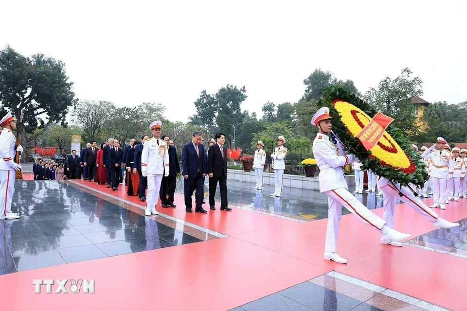 Party, State leaders pay tribute to President Ho Chi Minh ahead of Lunar New Year Tet