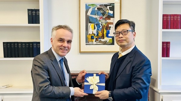 Ambassador Trinh Duc Hai pays courtesy visit to Head of Asia-Australia Department, French Foreign Ministry