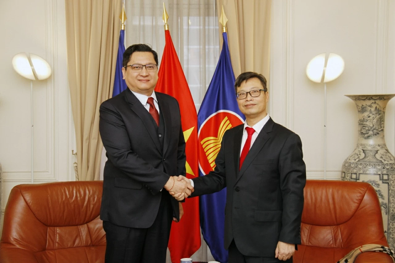 Lao Embassy in France congratulates the 14th National Party Congress and Lunar New Year Binh Ngo 2026