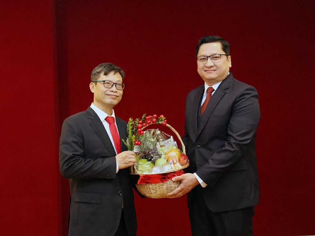 Lao Embassy in France congratulates the 14th National Party Congress and Lunar New Year Binh Ngo 2026