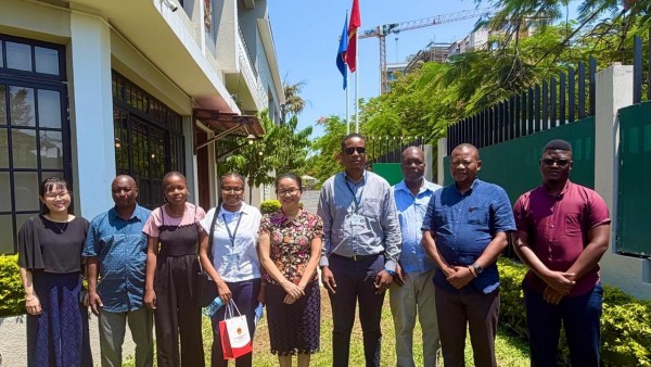 Vietnamese Ambassador to Mozambique Tran Thi Thu Thin meets with local media agencies