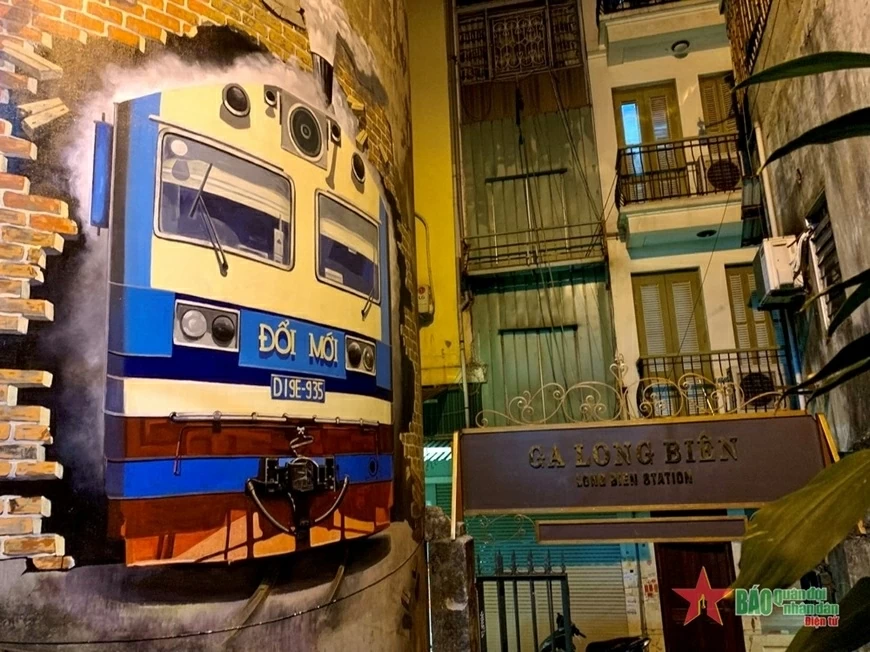 Art reawakens Hanois public spaces