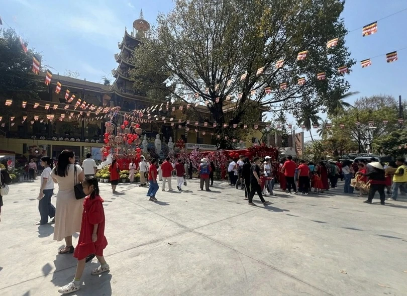 Embassy: Connecting the community, inspiring the young Vietnamese generation in Laos