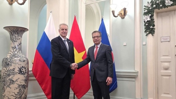 Ambassador Dang Minh Khoi welcomes Saint Petersburg's Chairman of the Committee for External Relations
