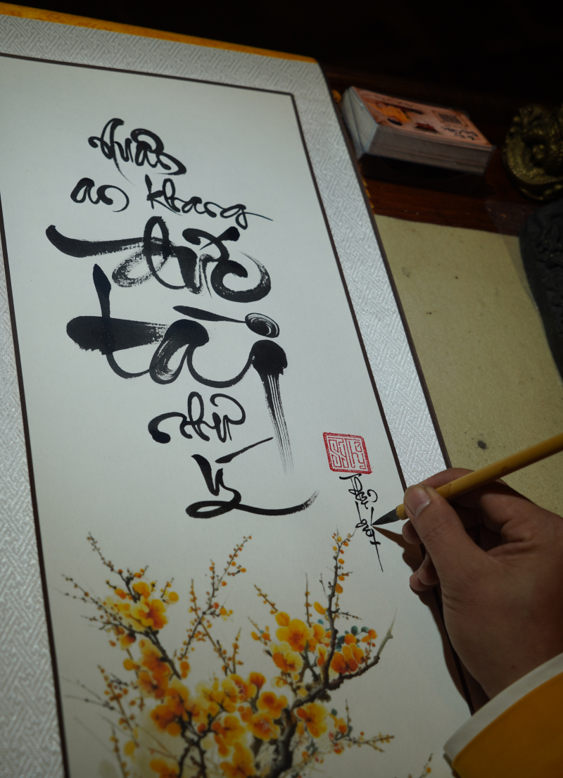 The tradition of requesting calligraphy and the Thang Long spirit of learning