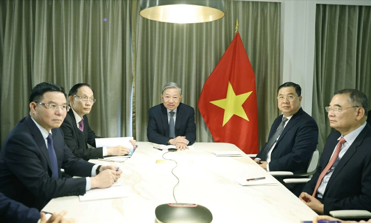 General Secretary To Lam holds phone talks with U.S. Senators