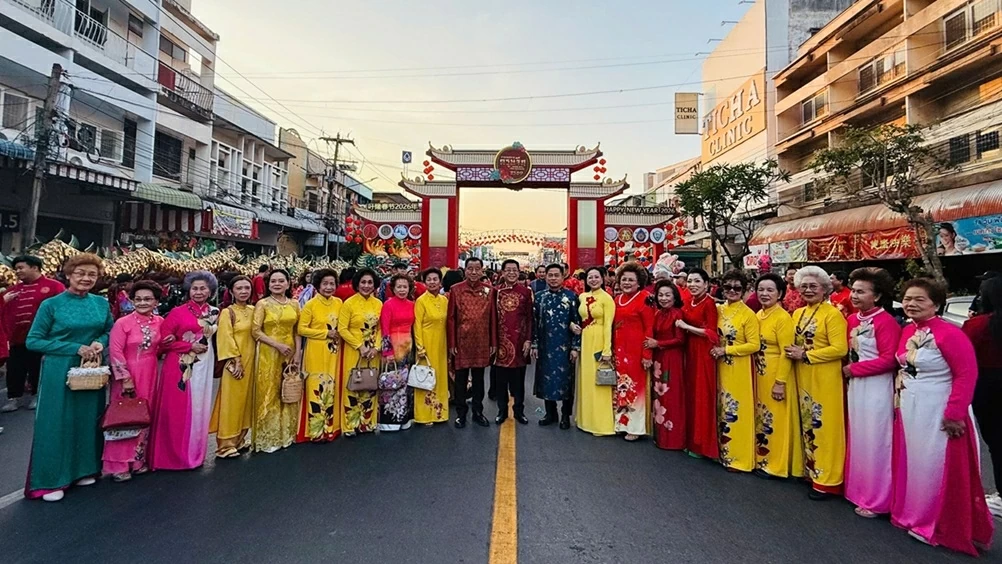 Vietnam – Thailand – China Tet Festival attracts over 60,000 visitors