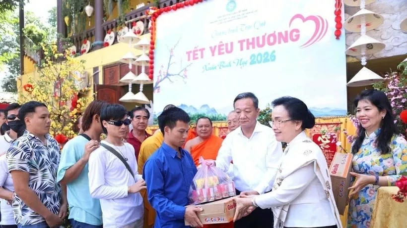 Meaningful Tet gift program at Phat Tich Pagoda in Vientiane capital