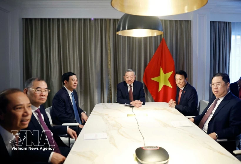 General Secretary of the Communist Party of Vietnam To Lam (centre) holds phone talks with former US Senator Patrick Leahy on February 19. (Photo: VNA)
