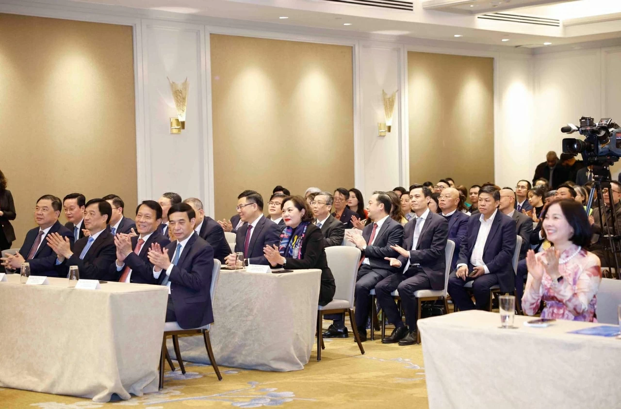 General Secretary To Lam meets with representatives of Vietnamese community, agencies in US