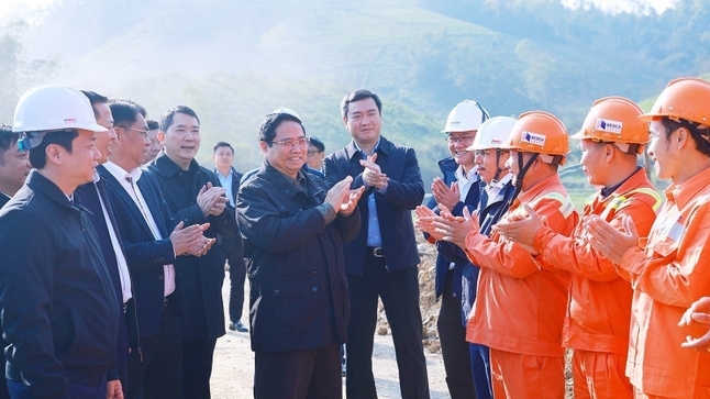 PM Pham Minh Chinh urges faster progress of expressway projects in Lang Son, Cao Bang provinces