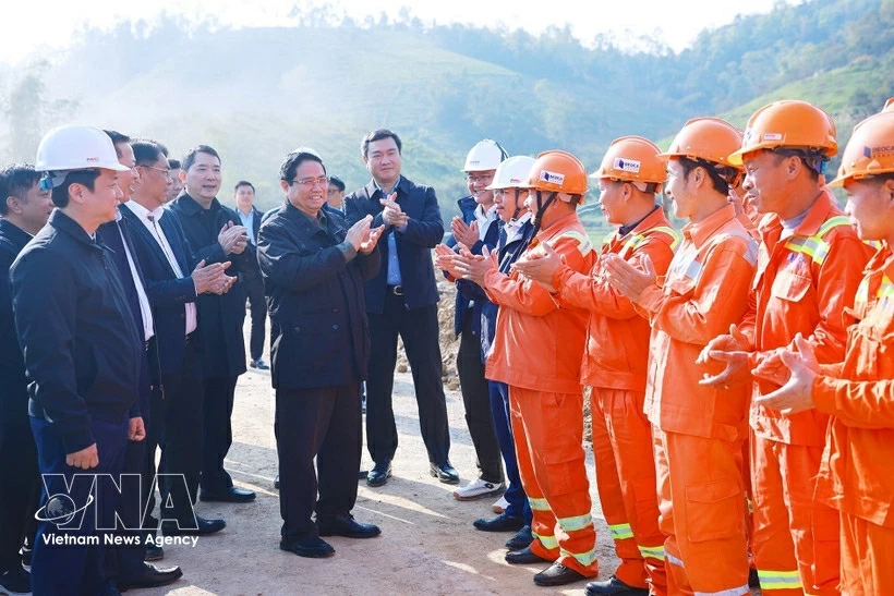 PM Pham Minh Chinh urges faster progress of expressway projects in Lang Son, Cao Bang provinces