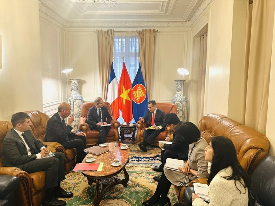 Ambassador Trinh Duc Hai engages with the French Employers' Federation, aims to enhance cooperation