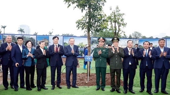 Party leader attends launch of tree planting festival in Hanoi