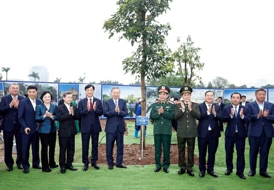 Party leader attends launch of tree planting festival in Hanoi