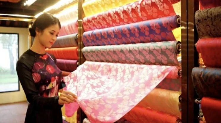 Hanoi's craft villages: From 'living heritage' to a source of national soft power Hanoi's craft villages: From 'living heritage' to a source of national soft power