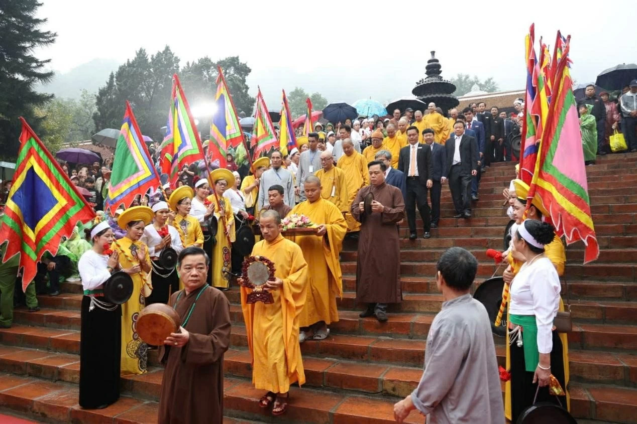 Huong Pagoda Tourism Festival 2026 officially opens, welcoming tens of thousands of visitors