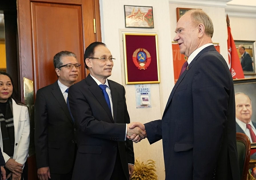 Special Envoy of General Secretary To Lam meets with leaders of Russian parties in Moscow