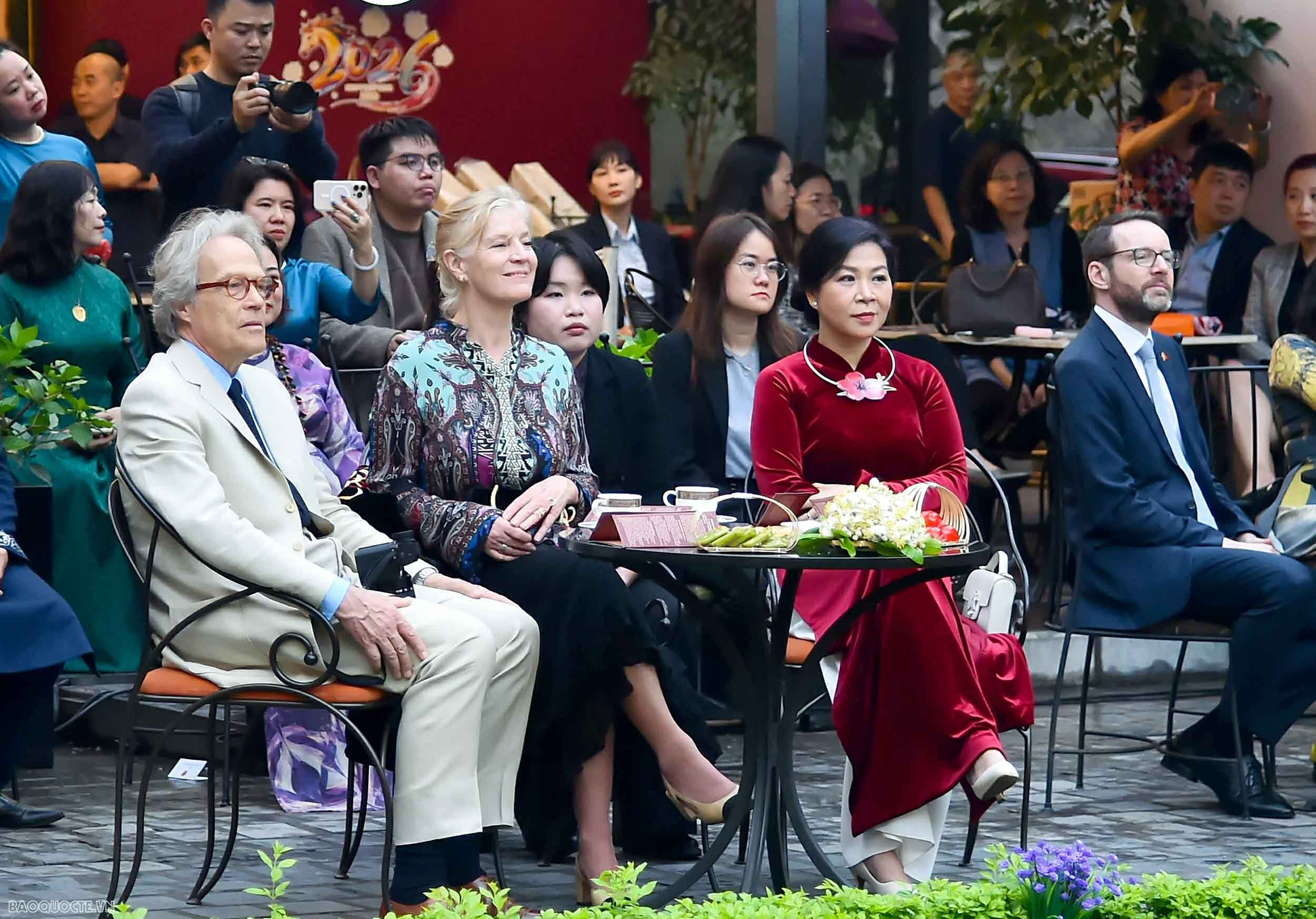 General Secretary's spouse welcomes the Duke of Richmond in Hanoi