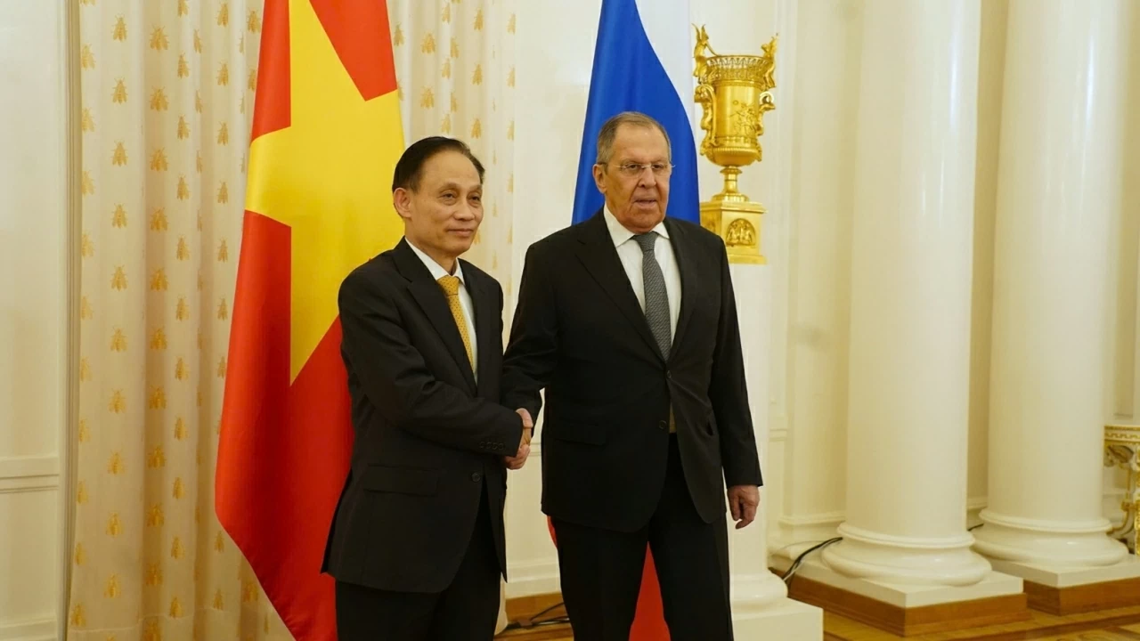 Special Envoy of General Secretary To Lam meets Russian President V. Putin, holds talks with Foreign Minister S. Lavrov
