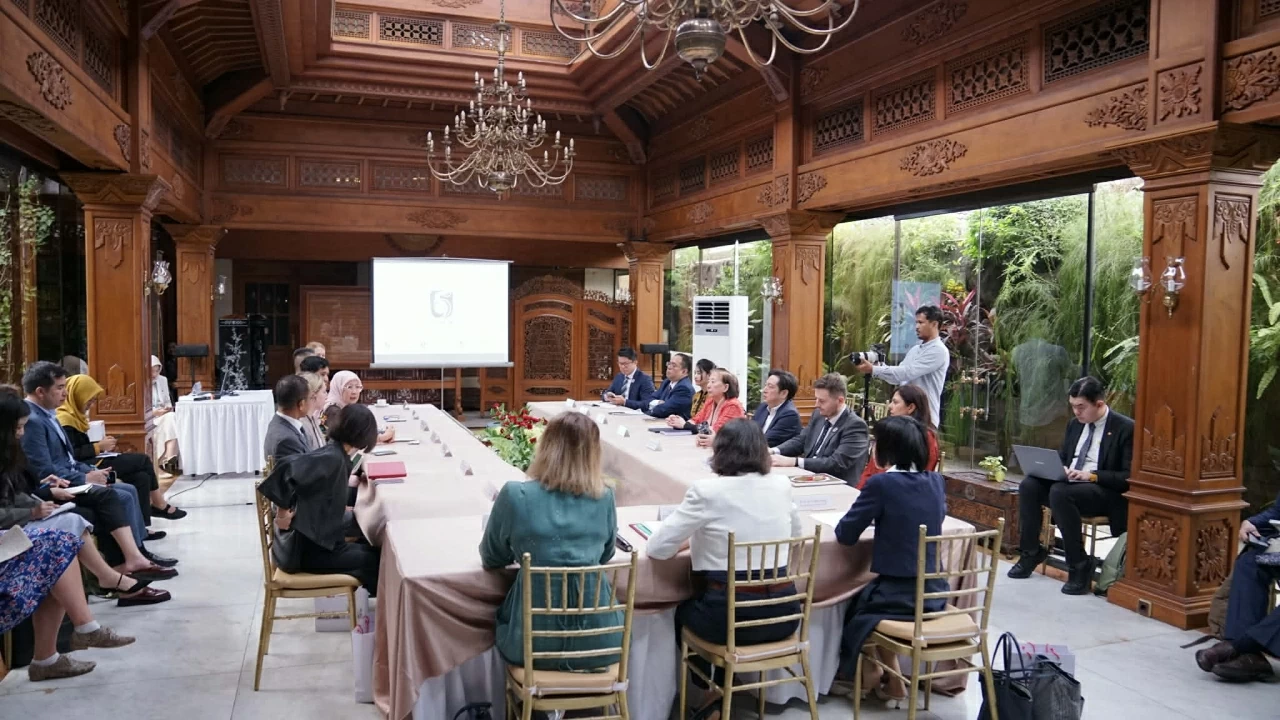 Launch ceremony held for logo marking five years of the ASEAN–UK Dialogue Partnership in Jakarta