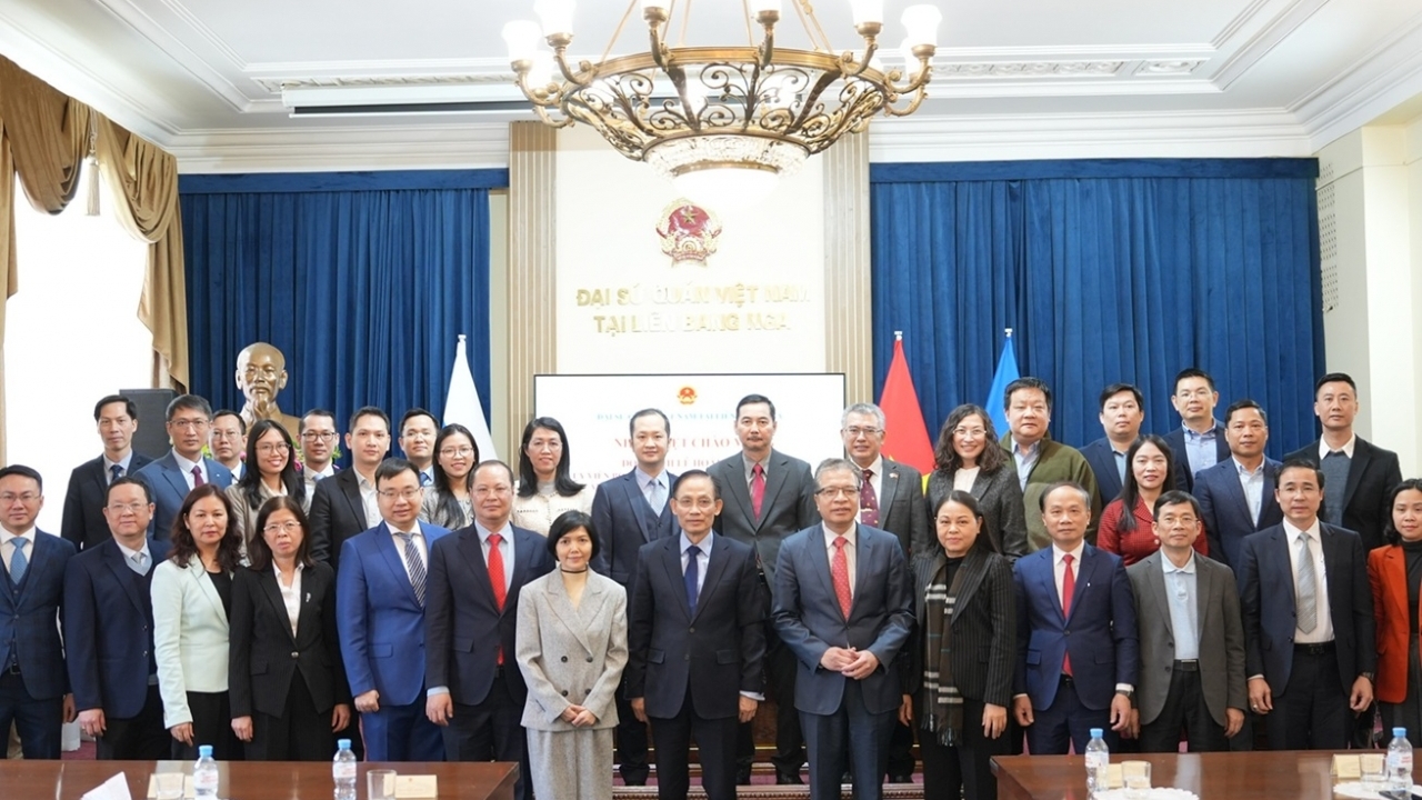 Special Envoy of General Secretary To Lam visits Vietnamese Embassy in Russia, shares outcomes of 14th National Party Congress