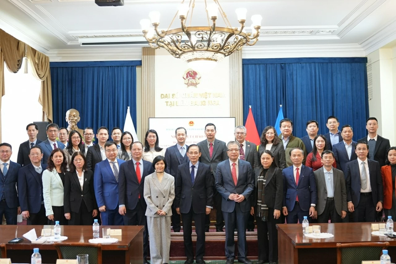 Special Envoy of General Secretary To Lam visits Vietnamese Embassy in Russia, shares outcomes of 14th National Party Congress