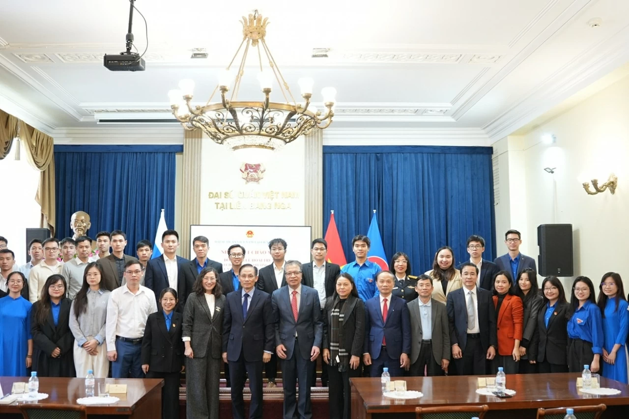 Special Envoy of General Secretary To Lam visits Vietnamese Embassy in Russia, shares outcomes of 14th National Party Congress