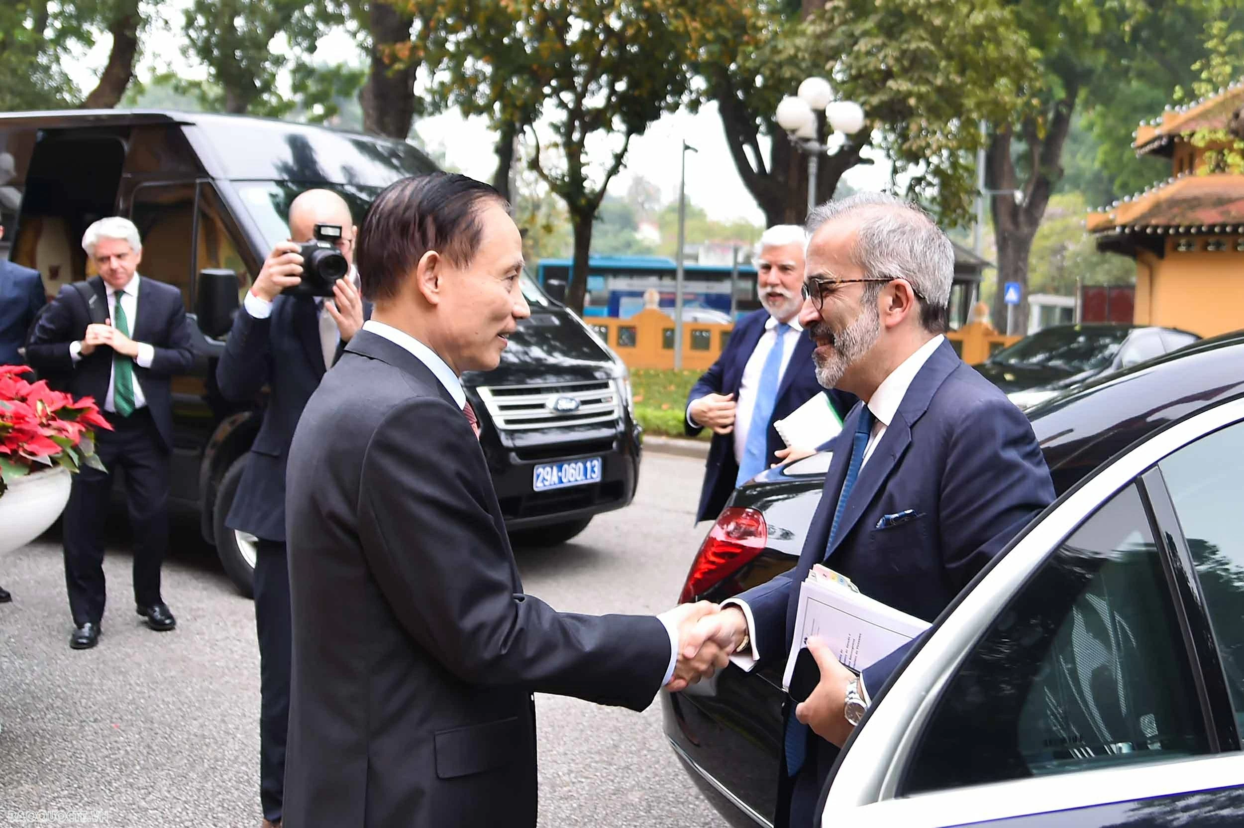 Foreign Minister Le Hoai Trung holds talks with Portuguese Minister of State and Foreign Affairs Foreign Minister Le Hoai Trung holds talks with Portuguese Minister of State and Foreign Affairs