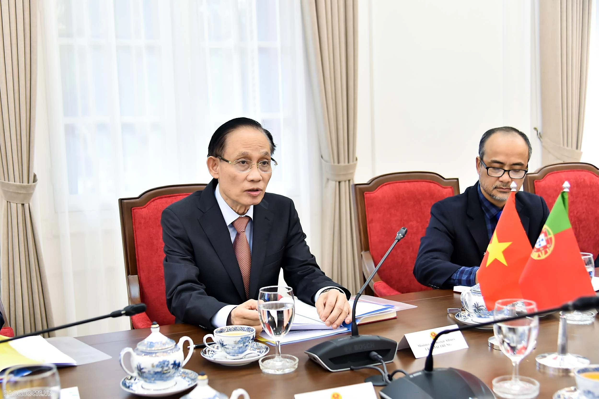 Foreign Minister Le Hoai Trung holds talks with Portuguese Minister of State and Foreign Affairs Foreign Minister Le Hoai Trung holds talks with Portuguese Minister of State and Foreign Affairs