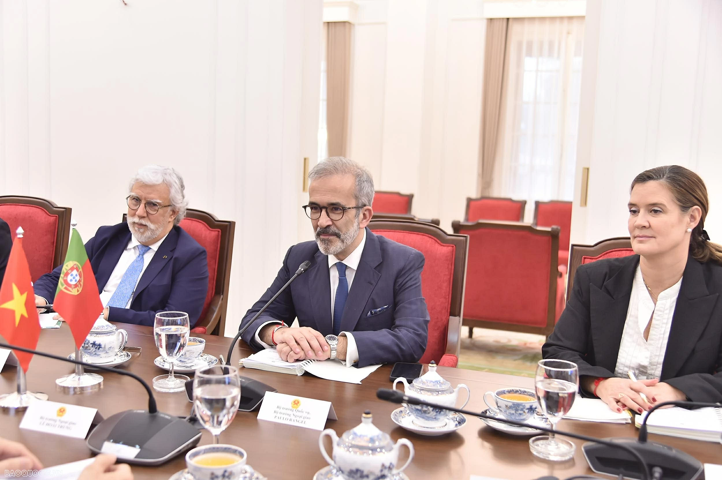 Foreign Minister Le Hoai Trung holds talks with Portuguese Minister of State and Foreign Affairs Foreign Minister Le Hoai Trung holds talks with Portuguese Minister of State and Foreign Affairs