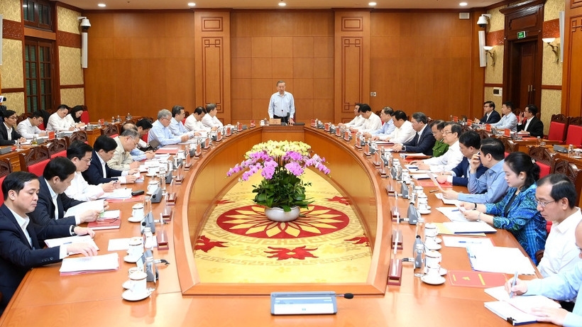 Party chief calls for resolute fight against corruption, wastefulness, and negative phenomena with new mindset and approaches
