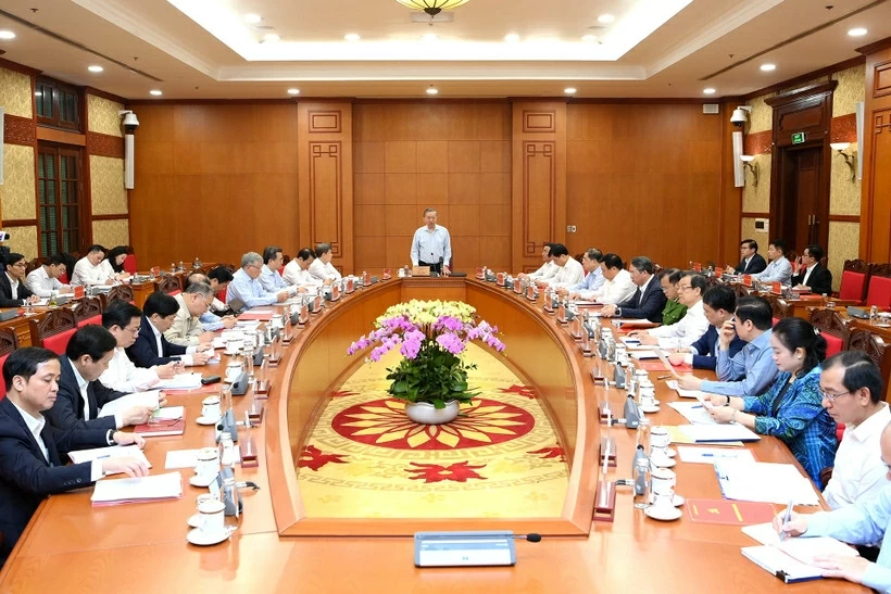 Party chief calls for resolute fight against corruption, wastefulness, and negative phenomena with new mindset and approaches