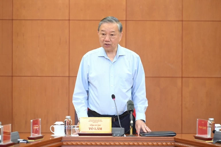 Party chief calls for resolute fight against corruption, wastefulness, and negative phenomena with new mindset and approaches